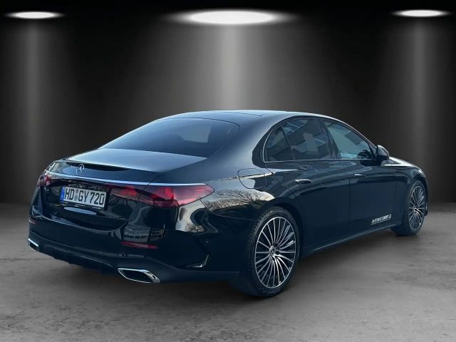 Mercedes-Benz E 220 AMG Line E 220 d Sedan
