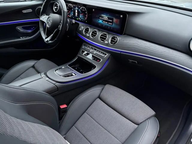 Mercedes-Benz E 300 AVANTGARDE Sedan