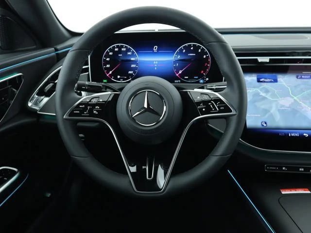 Mercedes-Benz E 200 Sedan