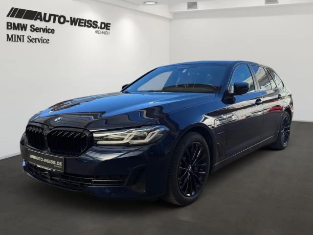 BMW 530 xe LASER+LEDER+HUD+ACC+PANO+DAB+BT+MFL+AHK+