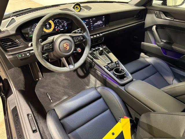 Porsche 992 4 Cabrio GTS Targa