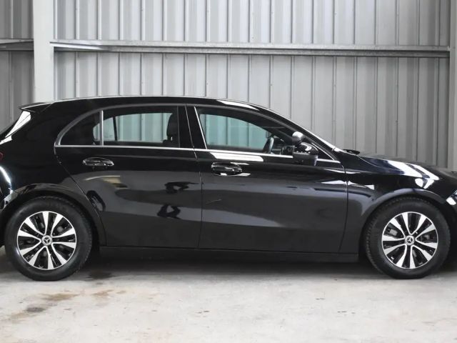 Mercedes-Benz A 180 A 180 d