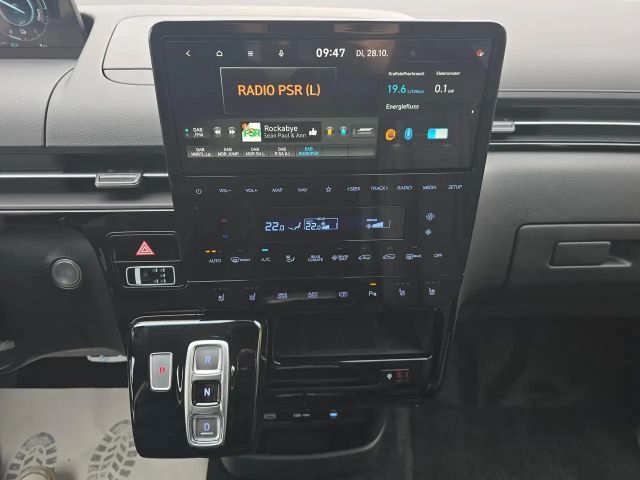 Hyundai Staria Signature