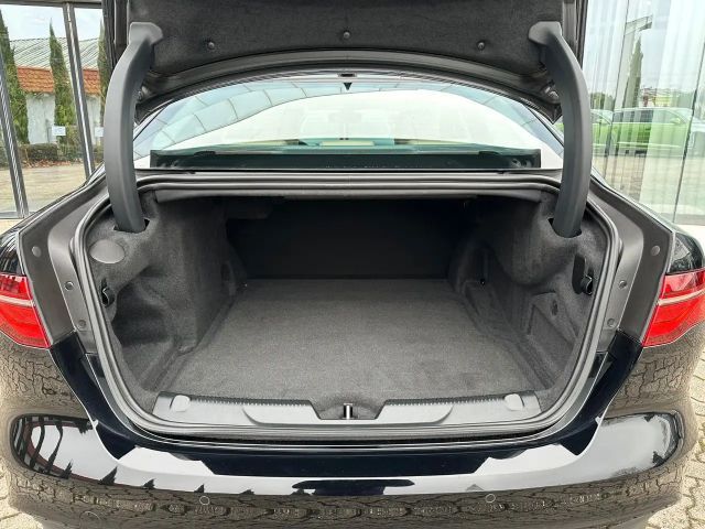 Jaguar XE P250 S