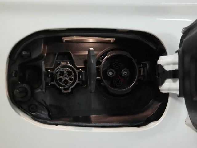 Mitsubishi Outlander +SHZ+STANDHEIZUNG+NAVI+LEDER+LENKRADHEIZ.+