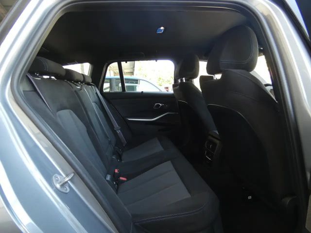 BMW 320 320i M-Sport Touring