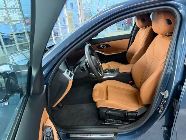 BMW 320 320i M-Sport Sedan