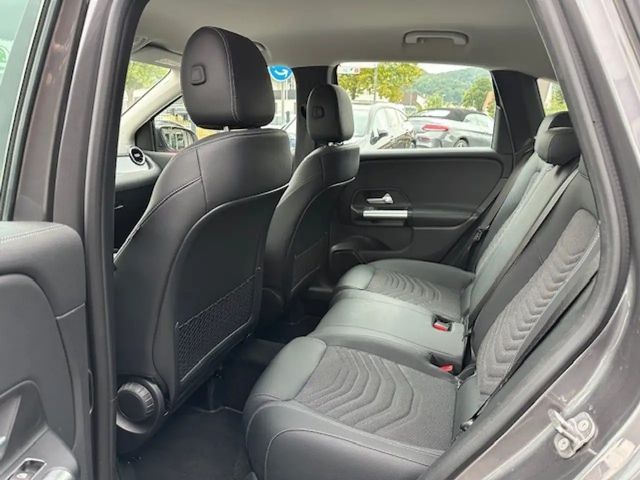 Mercedes-Benz B 200 Progressive Sedan