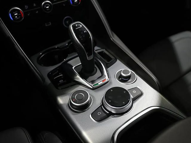 Alfa Romeo Giulia AT8 Q4 Veloce