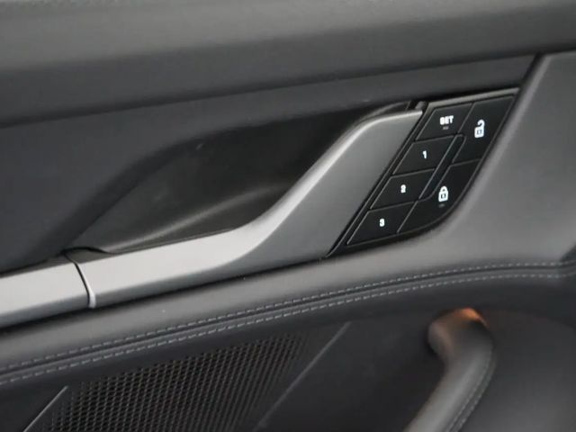 Porsche Taycan 4 Cross Turismo