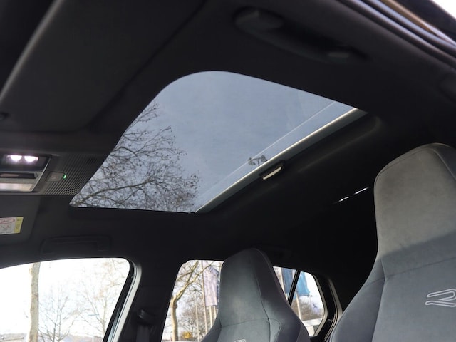 Volkswagen Golf 1.5 eTSI DSG R-Line