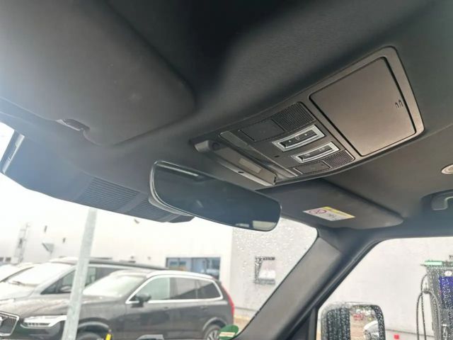 Land Rover Defender 110 D250 Dynamic SE