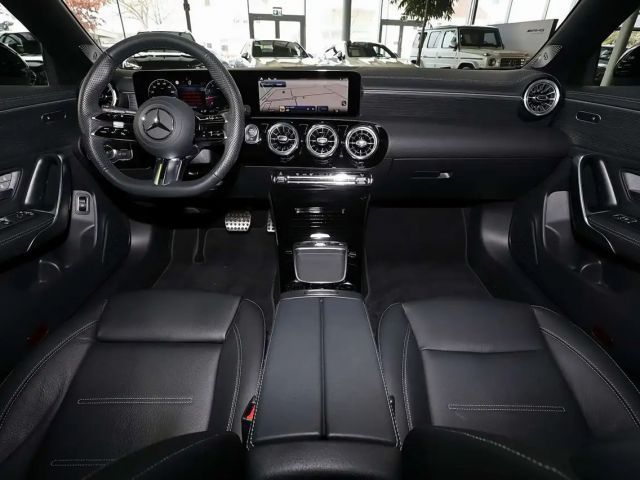 Mercedes-Benz CLA 200 AMG Line Coupé