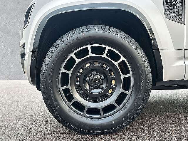 Land Rover Defender 110