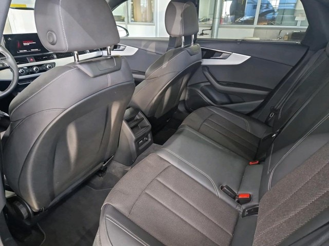 Audi A4 35 TFSI S-Line S-Tronic Sedan