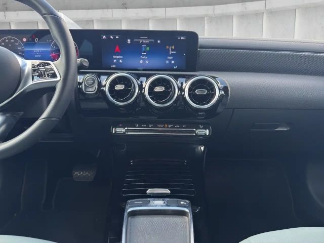 Mercedes-Benz CLA 180 Progressive