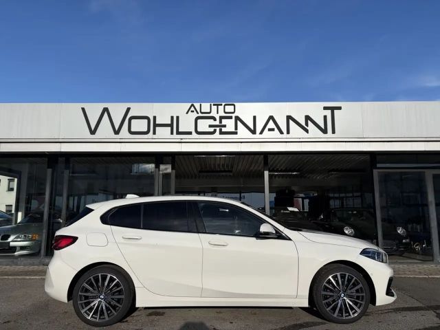 BMW 118 118i Sedan Sport Line