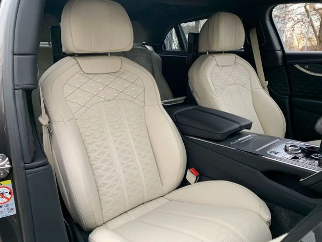 Bentley Flying Spur Hybrid V8