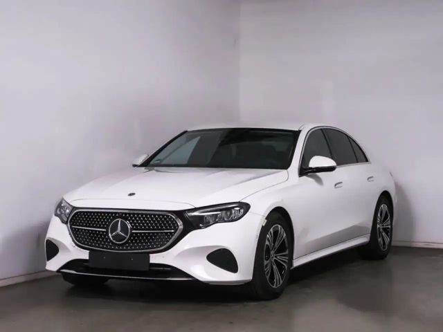 Mercedes-Benz E 200 4MATIC AVANTGARDE Sedan