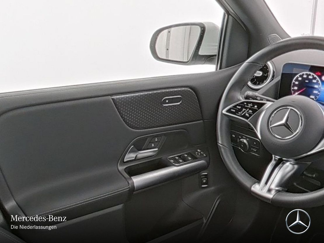 Mercedes-Benz B 180 Sedan