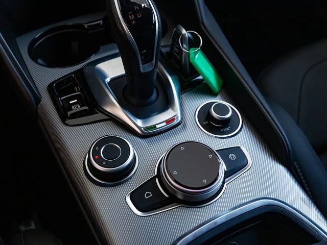 Alfa Romeo Giulia AT8 Q4 Veloce