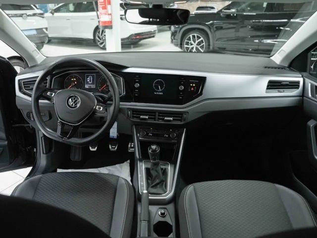 Volkswagen Polo Active TSI Navi ParkPilot Sitzheizg. Anschlussg...