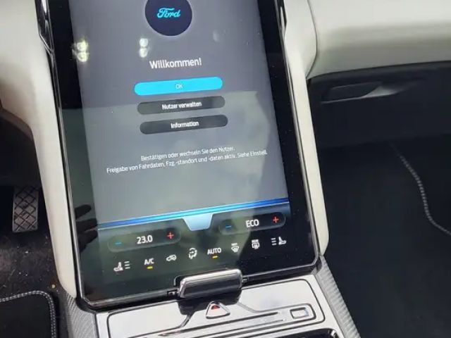 Ford Explorer Premium RWD