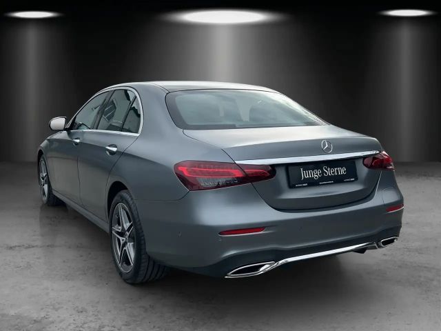 Mercedes-Benz E 300 AMG Line Sedan