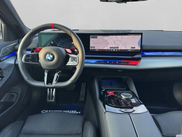 BMW M5 Touring  Anhängerk. Driving+Parkingassist B/W Surr