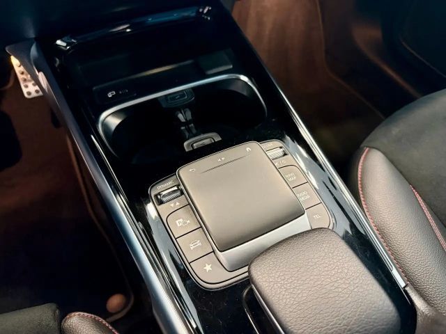 Mercedes-Benz GLB 220 AMG Line GLB 220 d