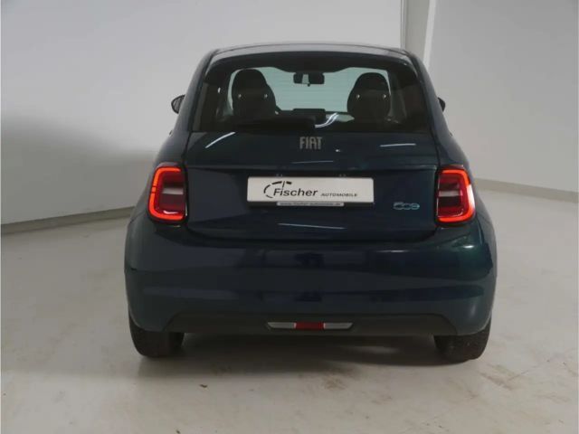 Fiat 500e Action