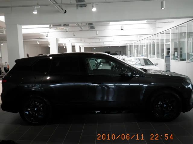 BMW iX Sedan xDrive