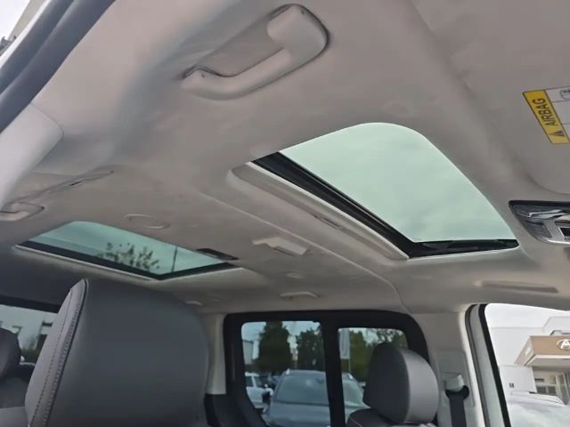 Hyundai Staria Signature