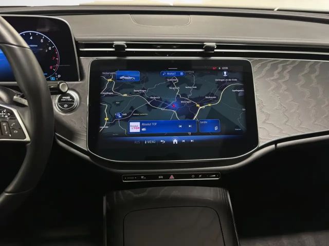 Mercedes-Benz E 200 AVANTGARDE Sedan