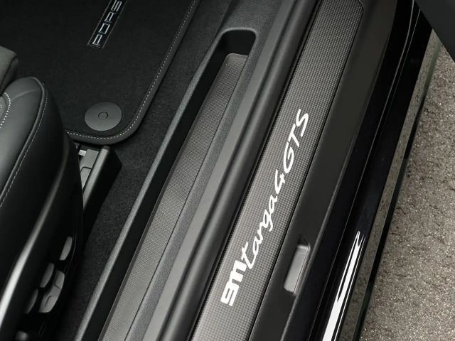 Porsche 992 4 Cabrio GTS Targa