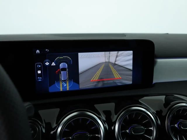 Mercedes-Benz A 220 A 220 d