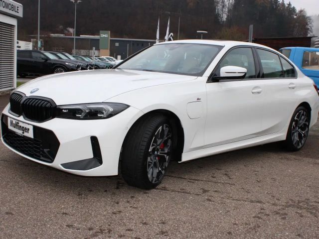 BMW 330 330e M-Sport Sedan xDrive