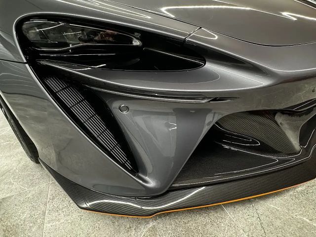 McLaren Artura Spider