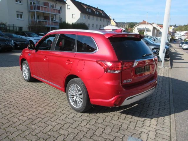 Mitsubishi Outlander Top