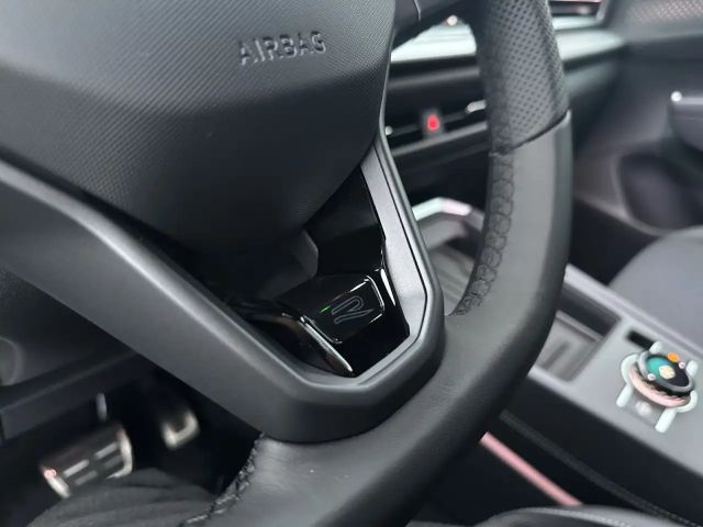 Volkswagen T-Roc 1.5 eTSI DSG R-Line