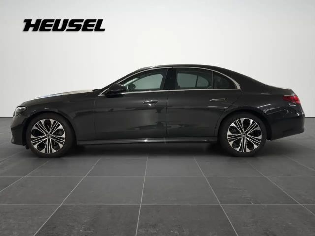 Mercedes-Benz E 200 AVANTGARDE Sedan