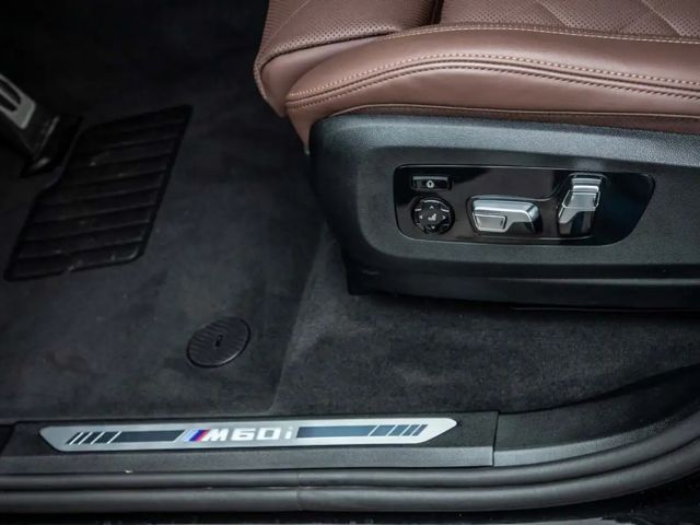 BMW X5 M60i