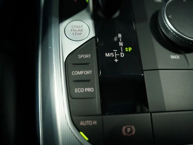 BMW 330 330d M-Sport Sedan