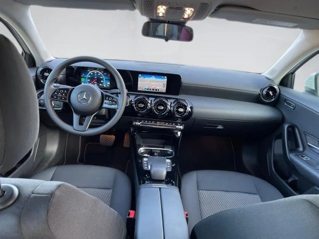 Mercedes-Benz A 250 A 250 e