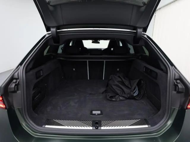 BMW M5 FROZEN DEEP GREEN - UNIEK - 40 GRAM CO2