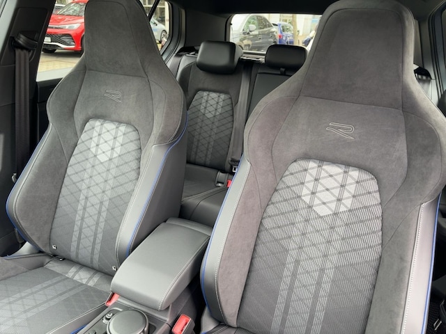 Volkswagen Golf DSG IQ.Drive R-Line