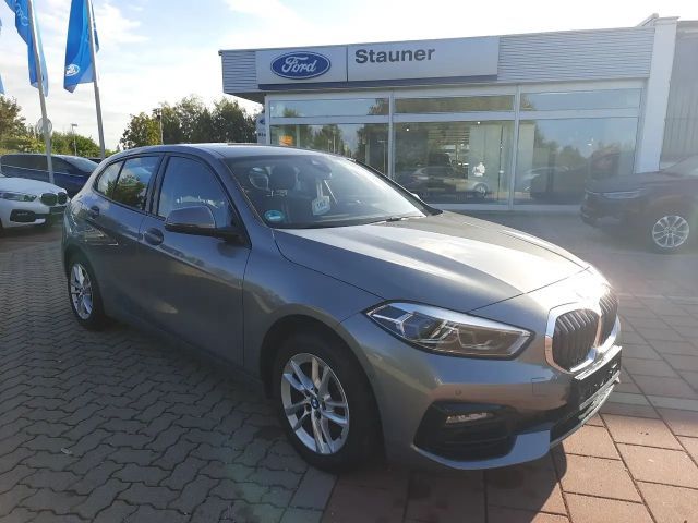 BMW 118 118i Sedan Sport Line