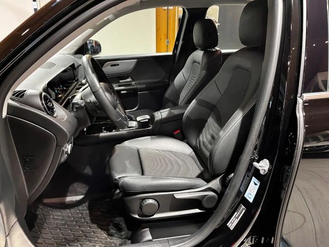 Mercedes-Benz GLB 200 4MATIC GLB 200 d Style