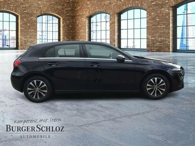 Mercedes-Benz A 180 KAM PDC SpurH Navi AUT LM KlimaA FLA LED