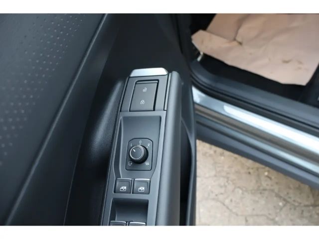 Volkswagen T-Roc 1.5 eTSI IQ.Drive R-Line Style